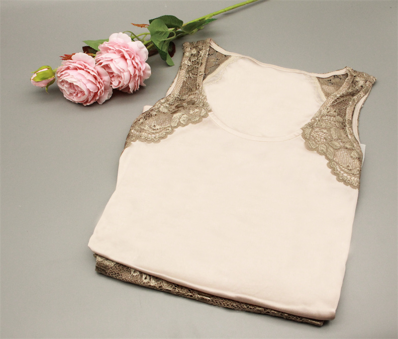 荒山野林扒衣襟吸奶头视频