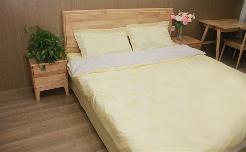 荒山野林扒衣襟吸奶头视频