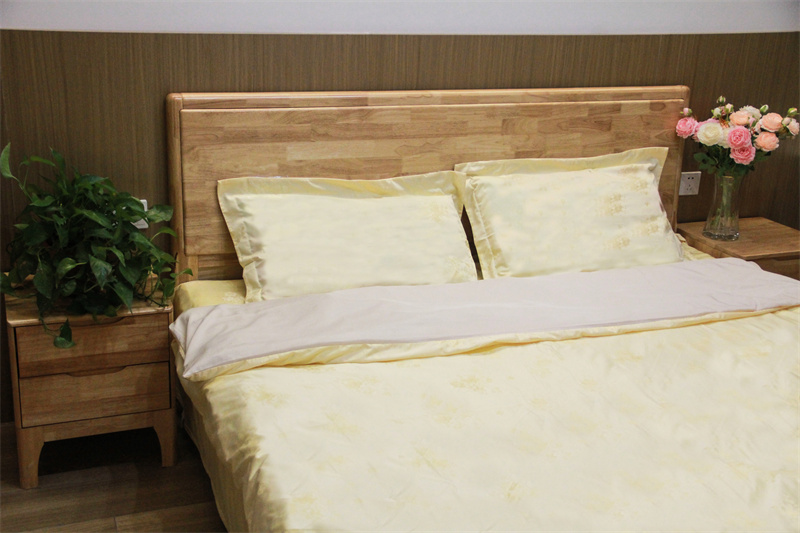 荒山野林扒衣襟吸奶头视频